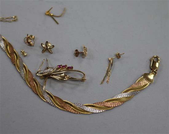 A 9ct three-colour gold bracelet, a 9ct gold and ruby openwork spray brooch, a 9ct gold chain and sundries